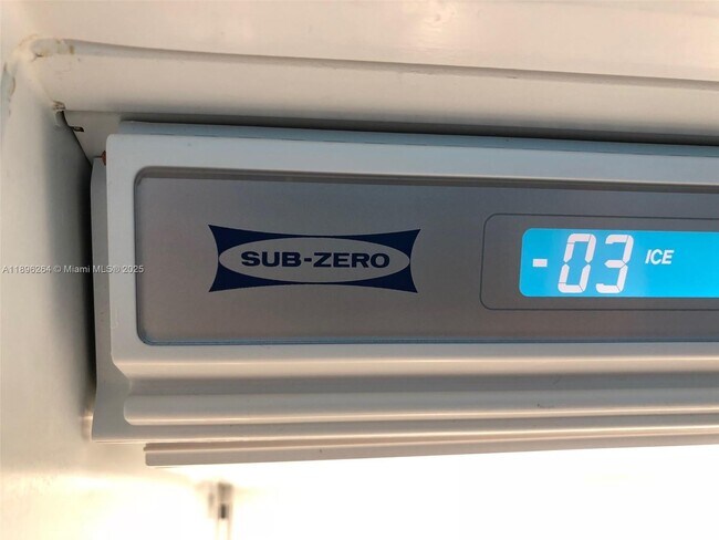 Building Photo - 900 Brickell Key Blvd