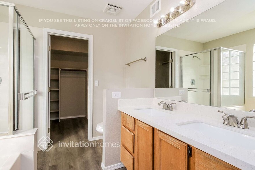 Building Photo - 1357 N Jamaica Way