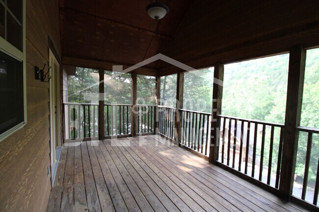 Building Photo - 574 Baldknobber Dr