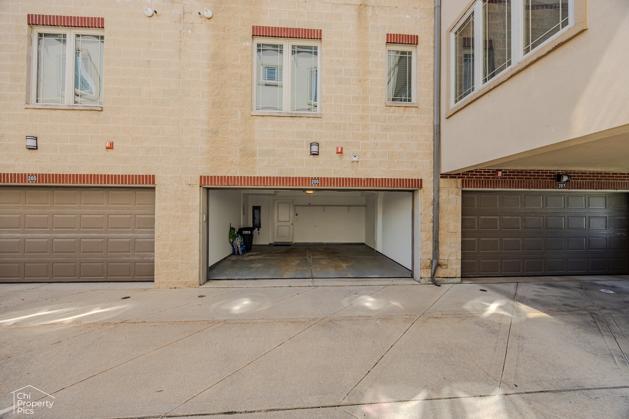 Building Photo - 922 Warren Ave
