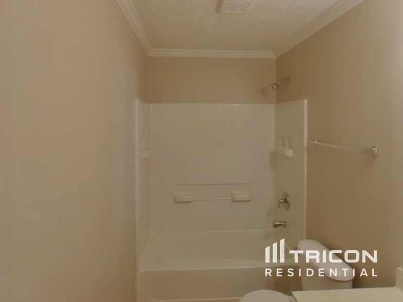 Building Photo - 3423 Country Almond Way