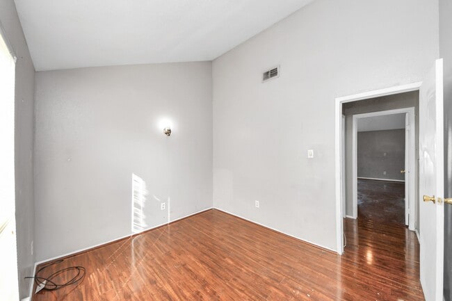 Building Photo - 12667 Windsor Village Dr