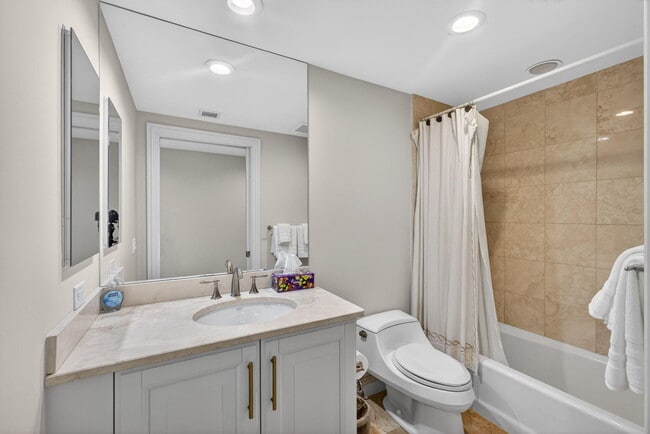 Building Photo - 3800 N Ocean Dr