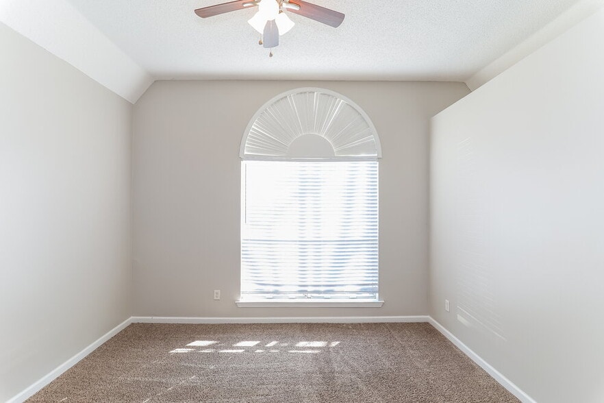 Building Photo - 13102 Braybourne Pl