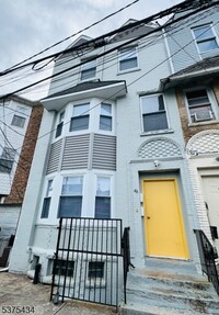Building Photo - 46 Oriental St