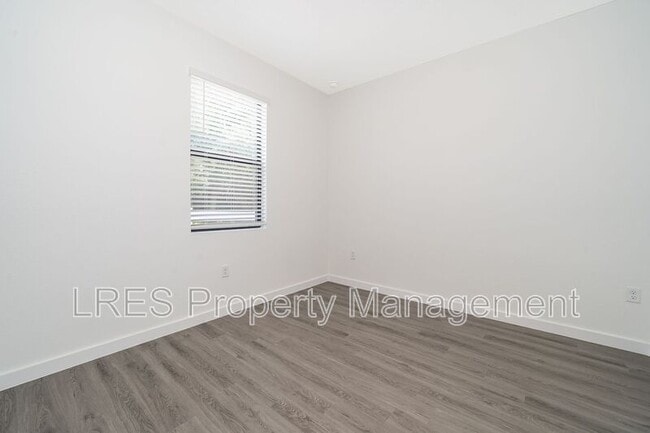 Building Photo - 8773 Zen Dr