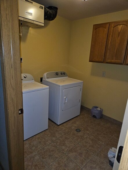 In unit laundry - 4984 Service Dr