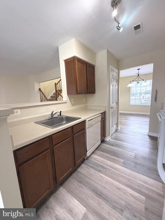 Building Photo - 409 Wind Ridge Dr