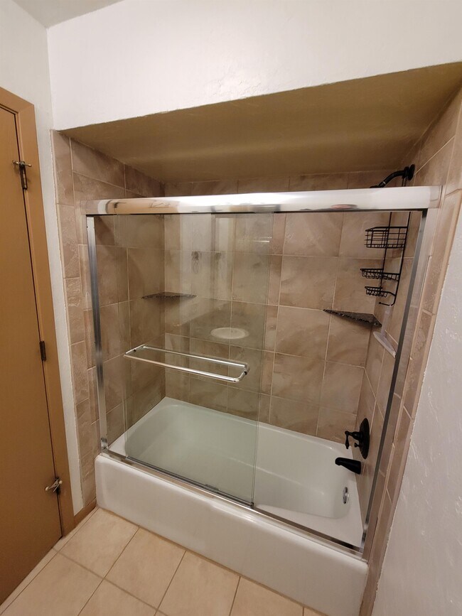 Building Photo - 2540 Kinnikinnick Rd