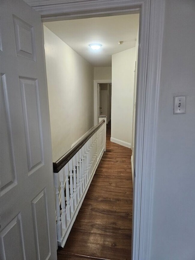 Building Photo - Large Home - Cobbs Creek