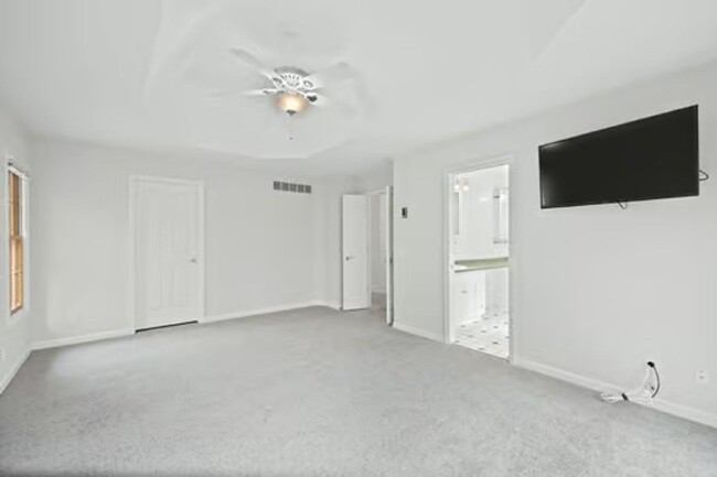 Building Photo - Silverton- Meticulous 4+ bedroom, 5ba, 2 car
