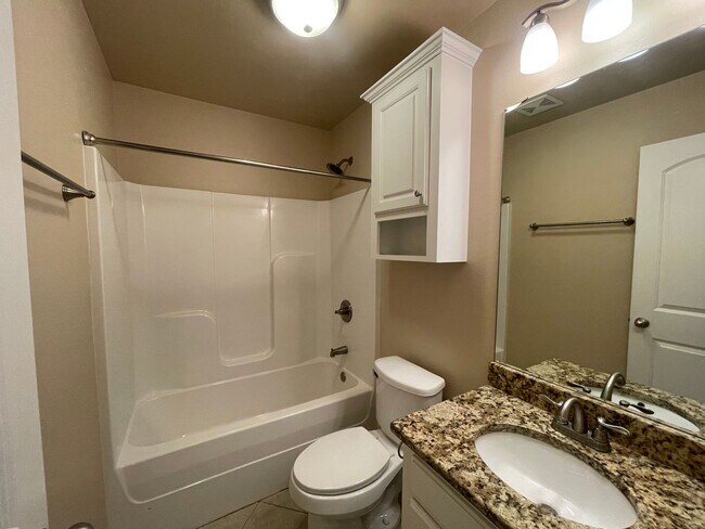 Building Photo - 132 Lola Cir
