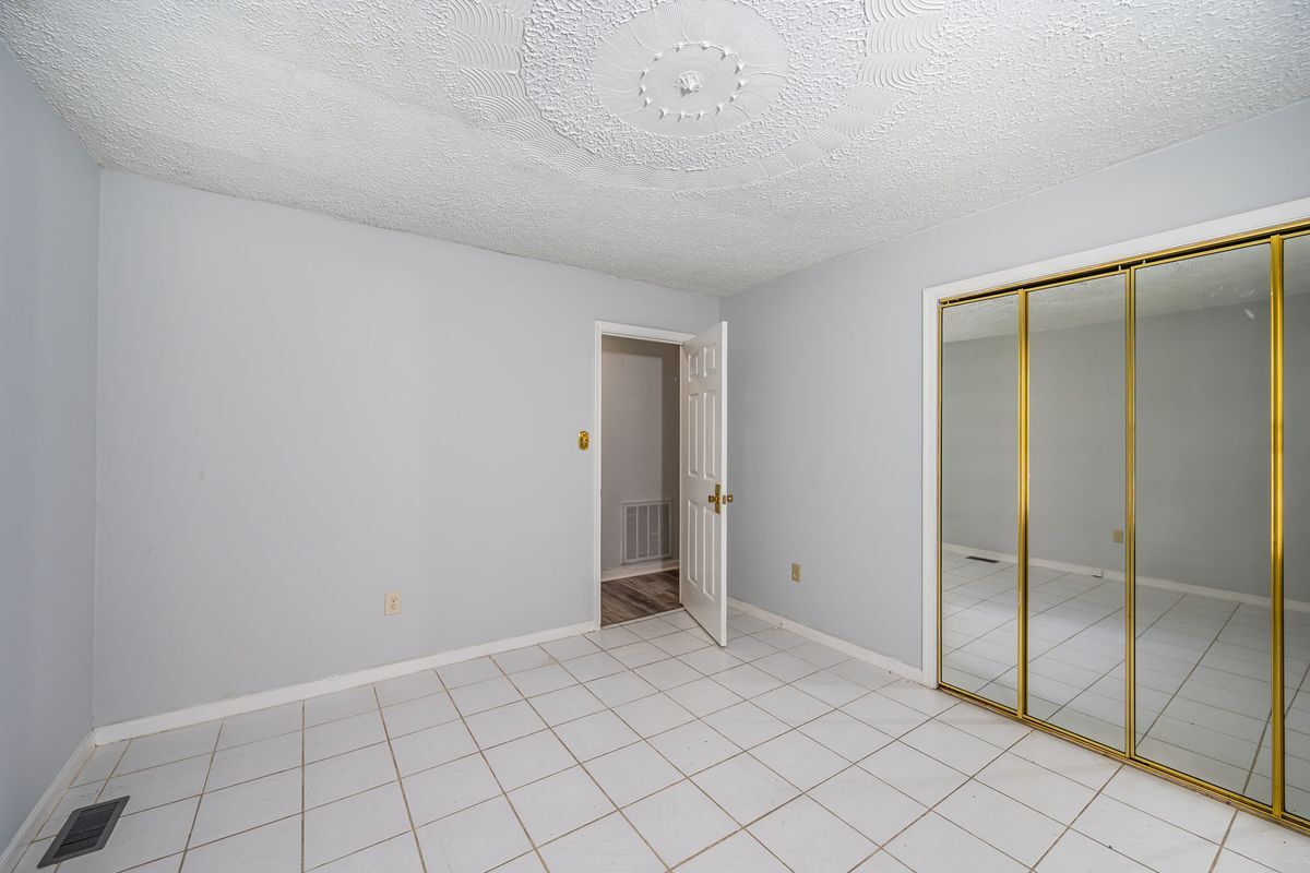 Building Photo - 7800 Tamarind Dr