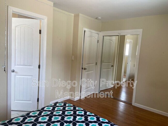 Building Photo - 5442 San Onofre Terrace