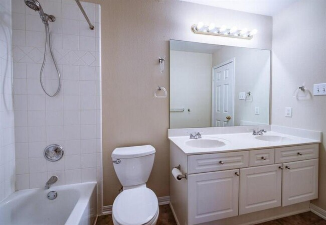 Building Photo - 15013 Cordero Dr