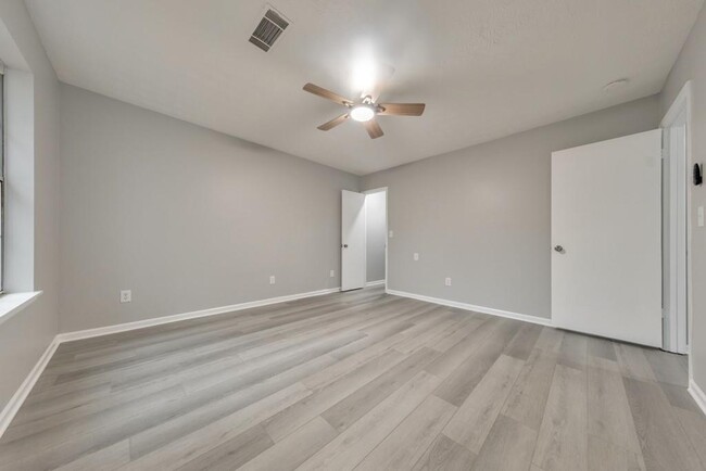 Building Photo - 8453 Alden Dr