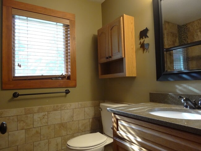 Building Photo - 7560 N Shore Circle North