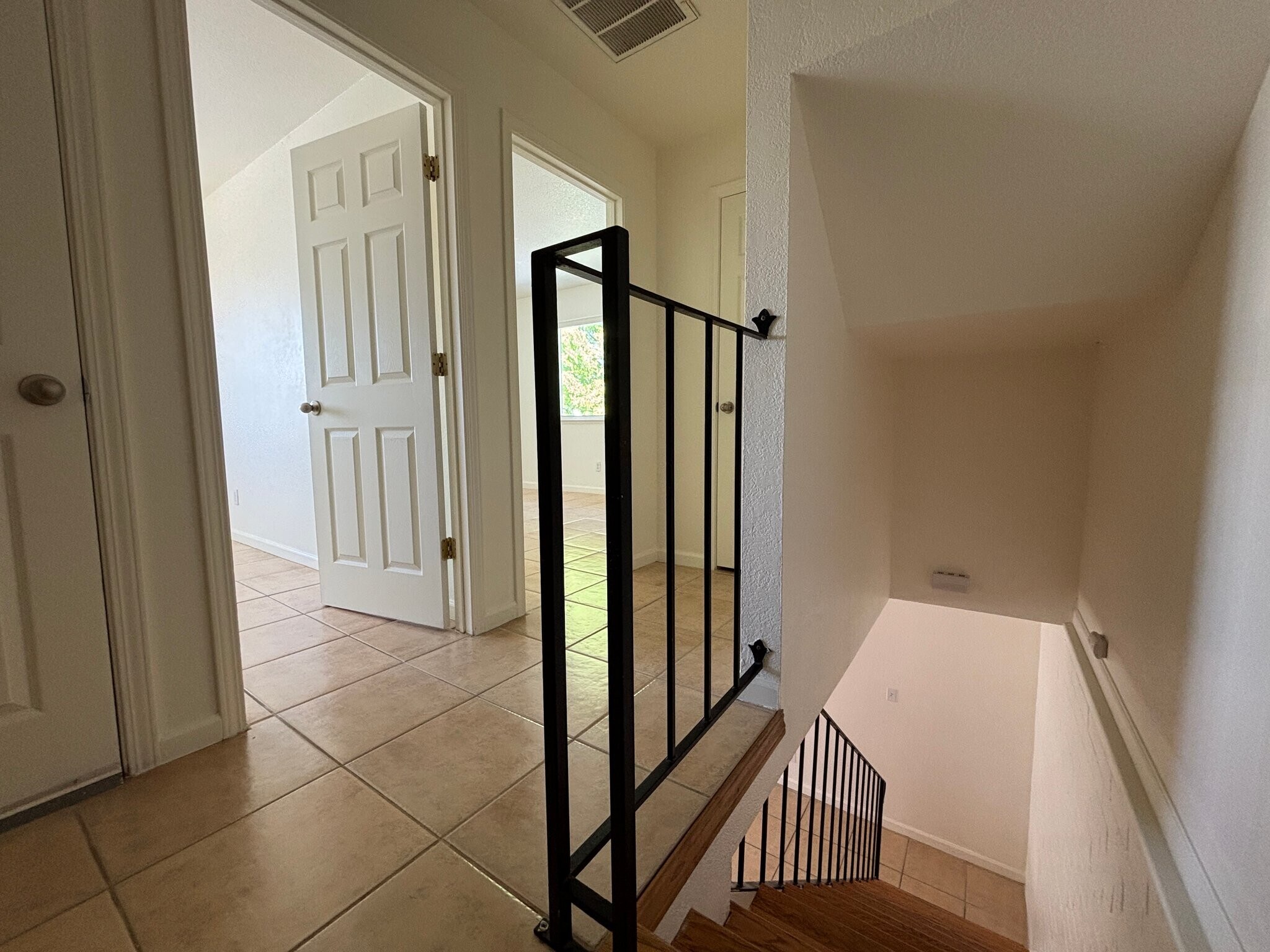 Building Photo - 3615 Sapphire Dr