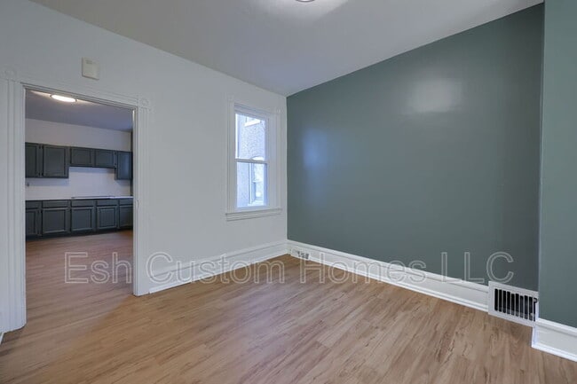 Building Photo - 227 S Ann St