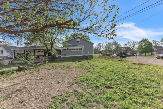 Building Photo - Bright & Updated 3-Bedroom Home Near Local Schools
