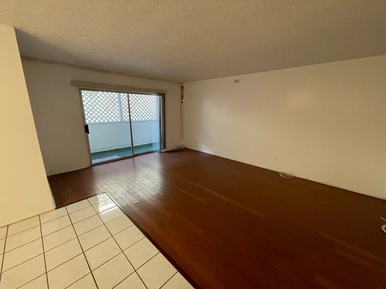 Building Photo - 933 6th St