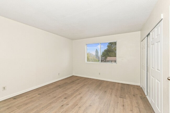 Building Photo - 831 Lightwood Ct