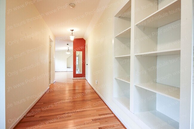 Building Photo - 930 SE 53rd Ave