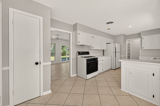 Building Photo - 5418 Darnell St