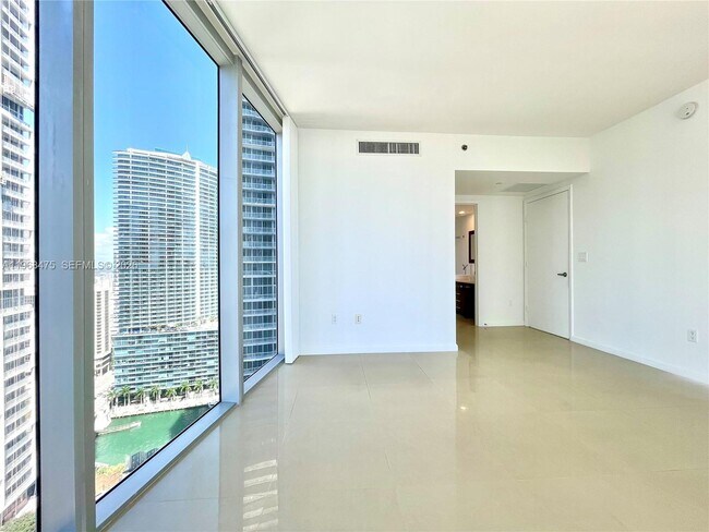 Building Photo - 495 Brickell Ave