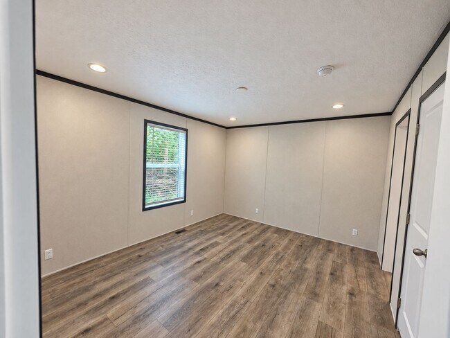 Building Photo - 13 Hummingbird Dr