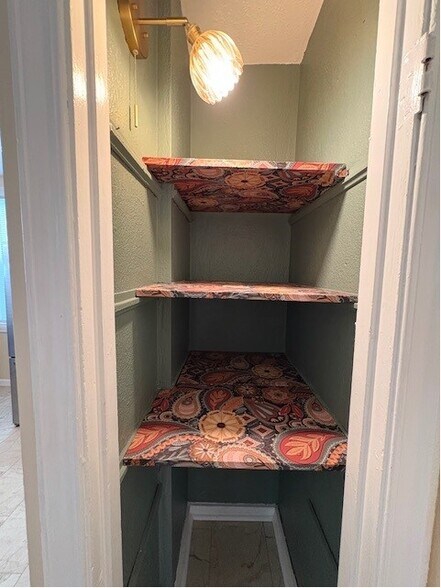 Kitchen pantry for any storage needs - 7141 Tulane Ave