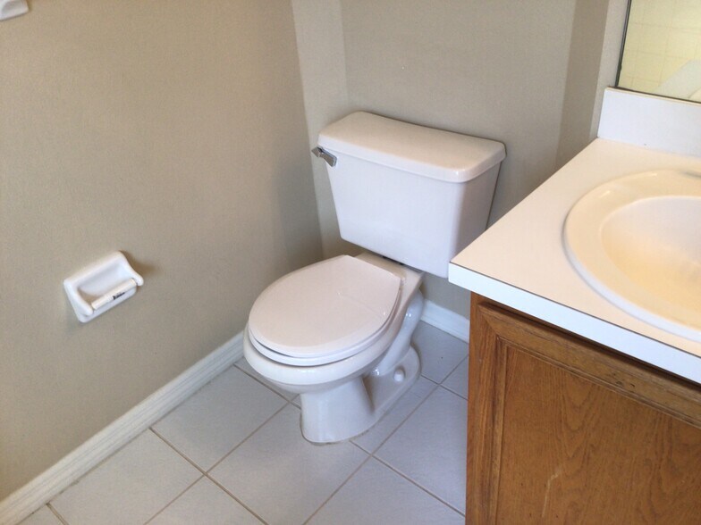 Building Photo - 1353 Crimson Clover Ln