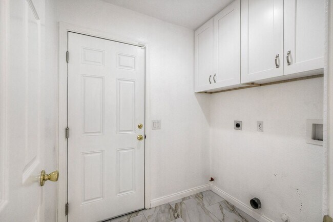 Building Photo - 4Bed/3bath in Rancho Del Oro~ Caspian