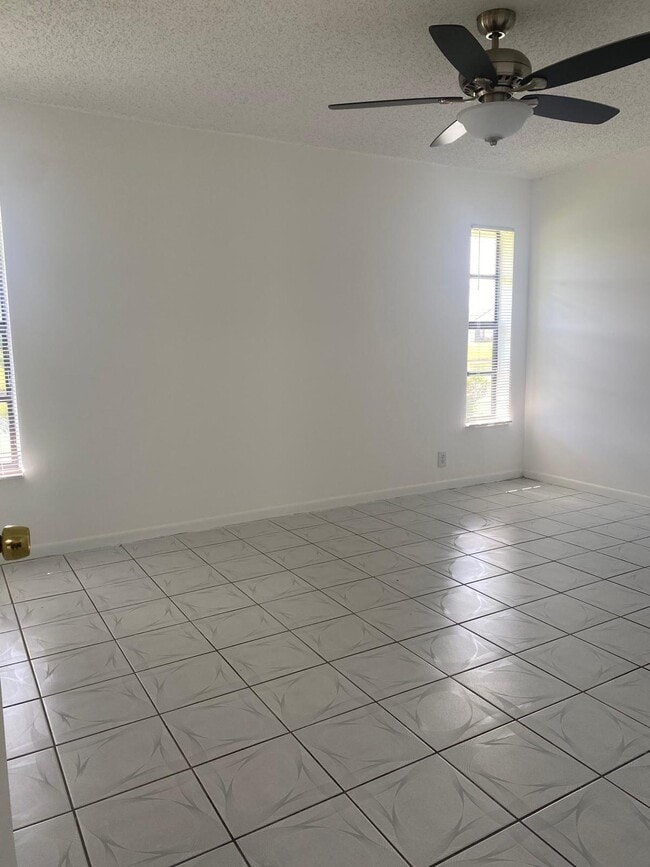 Building Photo - 1380 Longarzo Pl