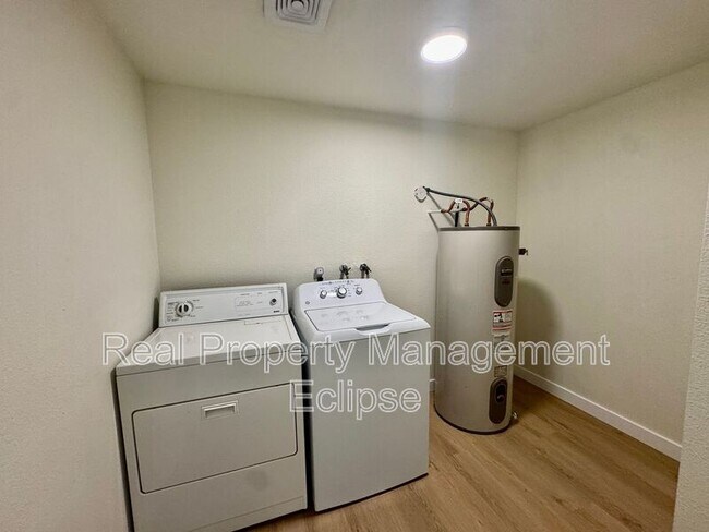Building Photo - 17319 Stone Ct N