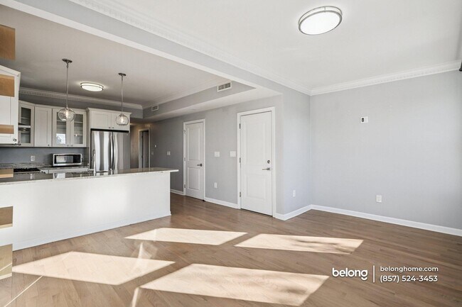 Building Photo - 77 Byron St