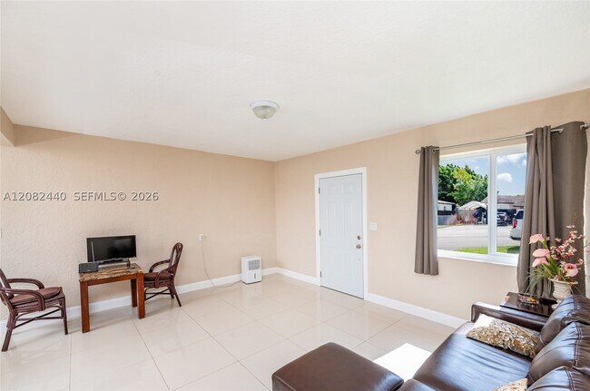 Building Photo - 1020 SW 73rd Pl