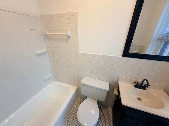 Building Photo - 285.5 Hudson Ave