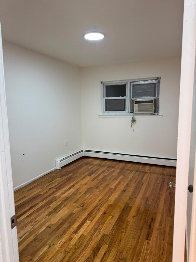 Building Photo - 1115 St Lawrence Ave