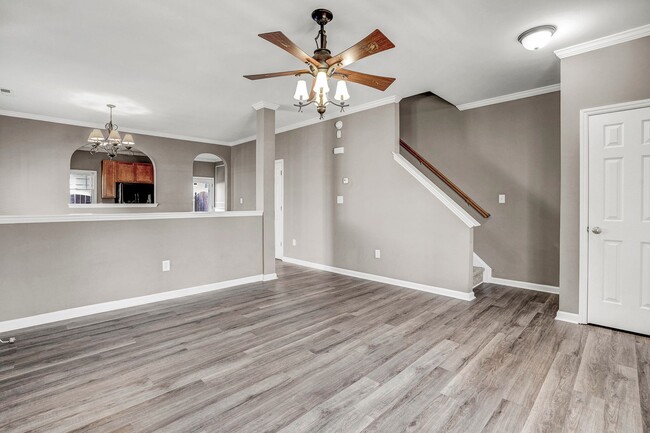 Building Photo - ADORABLE AND COZY-Come see this townhome i...