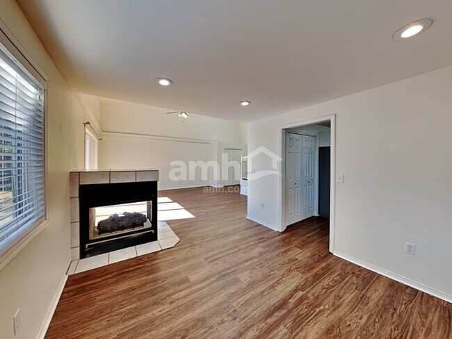 Building Photo - 5521 44th Ct SE