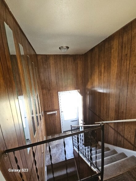 Building Photo - 370 Shoshone Ave