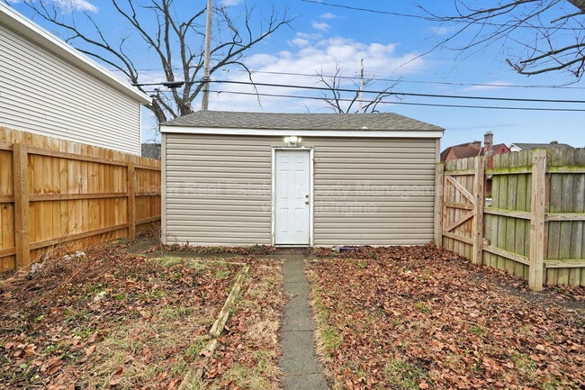 Building Photo - 914 Ellsworth Ave