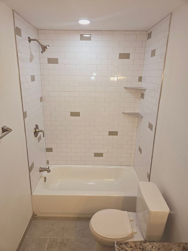 Building Photo - Freshly Remodeled 2 Bed, 2 Bath Condo in The Arbors!! Students OK! Avail. July 19th!