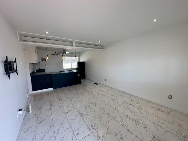 Building Photo - 650 N 300 W