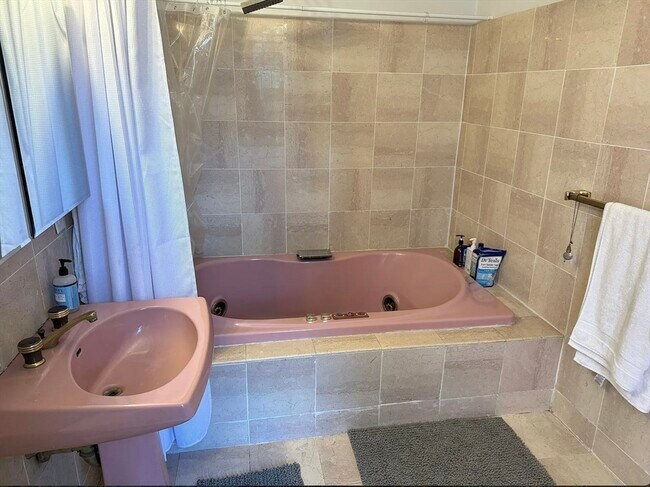 Building Photo - 429 Marlborough St