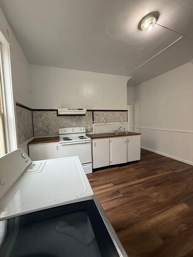 Building Photo - 227-229 S Washington