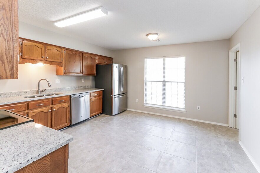 Building Photo - 10326 Curtis Dr