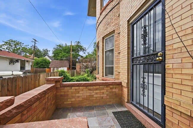 Building Photo - $4,720.95 with $300 off the first month's rent, 5 Beds - 5 Bath, Single Family Home in Denver wit...
