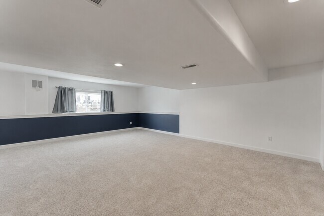 Building Photo - 1824 English Oak Dr